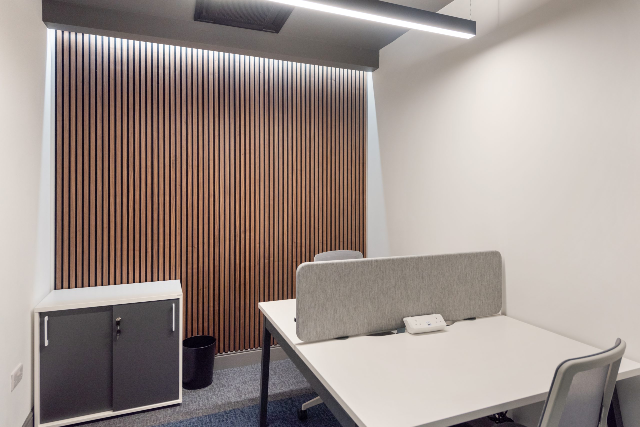 28 Set within a charming mid-19th century, city centre building, with high ceilings, large windows facilitating plenty of natural light and an abundance of stunning original features, the private offices at WorKing Flexispaces are complimented with contemporary, stylish interiors and modern technology.